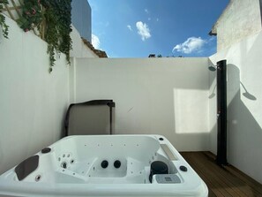 Outdoor spa tub - Moradia em Aldeia do Oeste (Bombarral)