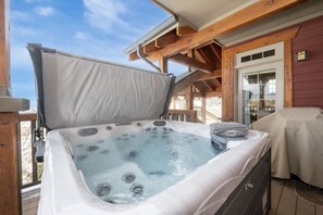 Appart'hôtel, 2 chambres | Bain à remous extérieur