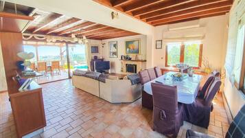 House | Living room | TV