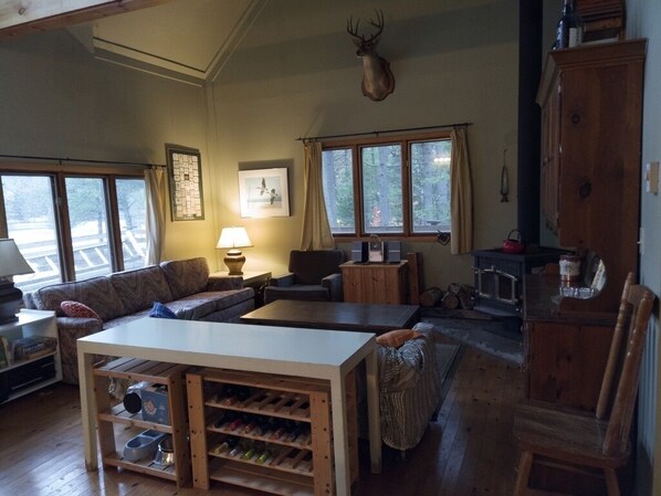 TV, DVD player, books, stereo