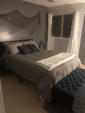 6 bedrooms, desk, iron/ironing board, free WiFi