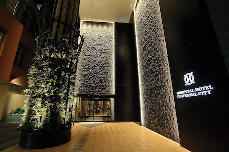 Property entrance. Oriental Hotel Universal City