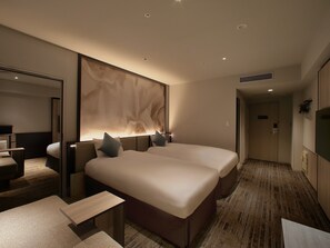 In-room safe, blackout curtains, iron/ironing board, free WiFi - Oriental Hotel Universal City (Osaka)