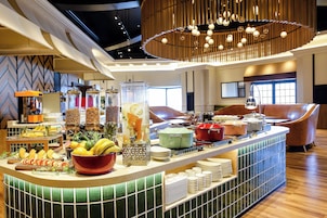 Daily buffet breakfast (JPY 3300 per person)
