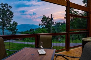 Outdoor dining - Upscale cabin w/ Mountain Views & fireworks viewing from Hot Tub, Free Passes (Gatlinburg)