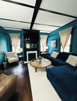 Smart TV, fireplace - Beautiful, Restored Historic Craftsman House, Perfect for groups! (Birmingham)
