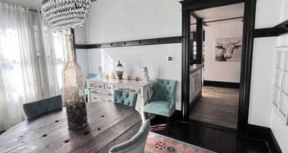 Beautiful, Restored Historic Craftsman House, Perfect for groups!
