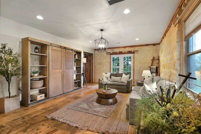 Luxury Home with Hot tub, Fire Pit & Hill Country Views