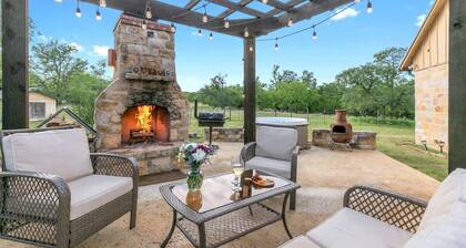 Luxury Home with Hot tub, Fire Pit & Hill Country Views