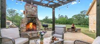 Luxury Home with Hot tub, Fire Pit & Hill Country Views