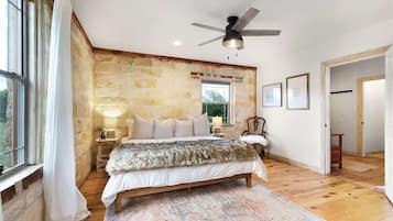 3 bedrooms, WiFi (free), bed sheets