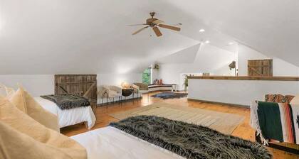 Luxury Home with Hot tub, Fire Pit & Hill Country Views