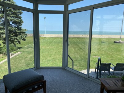 Waterfront Retreat - Romantic Get-away - Executive Travel (Lake Erie)