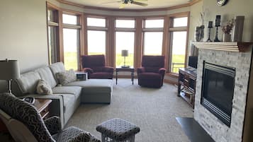 Smart TV, fireplace