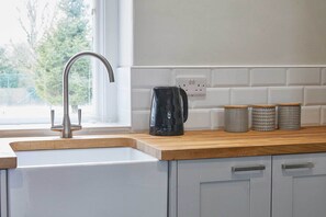 House | Private kitchen | Full-sized fridge, microwave, oven, stovetop - The Old Rectory (Durham)