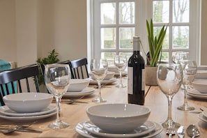 House | In-room dining