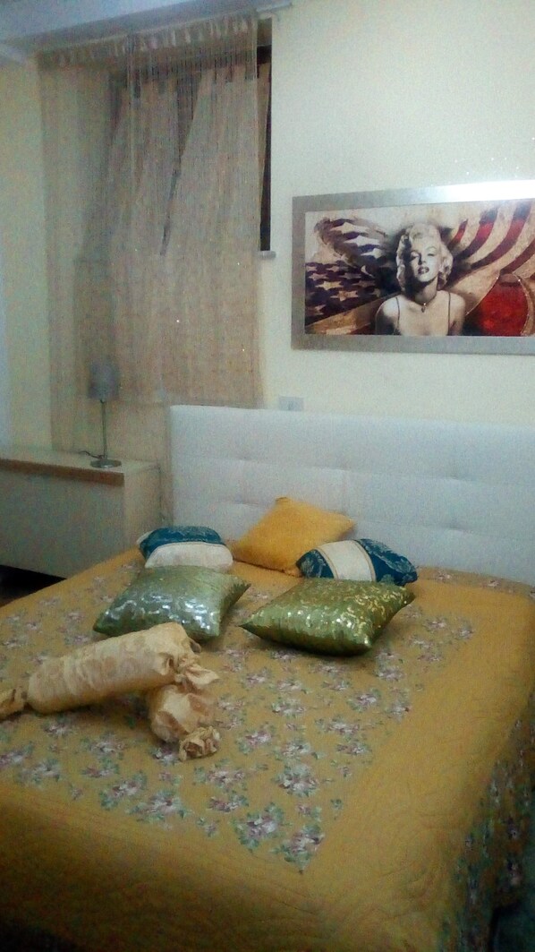 2 habitaciones, escritorio, tabla de planchar con plancha y wifi gratis 