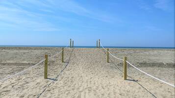Plage à proximité, chaises longues