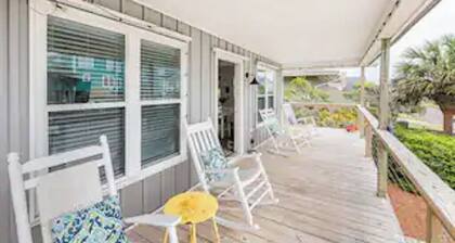 DOG FRIENDLY - Second Row ...Ruff Life beach cottage.