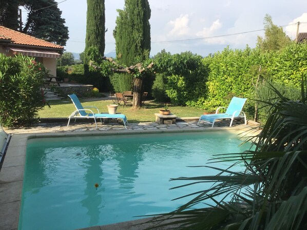 حمّام سباحة خارجي