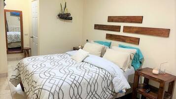 2 bedrooms, desk, WiFi, bed sheets