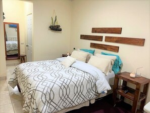 2 bedrooms, desk, WiFi, bed sheets - Comfy. Internet, Netflix,washer and Dryer,full Kitchen (Chimaltenango)