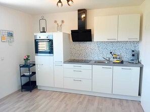 Frigorifero, forno, piano cottura, lavastoviglie