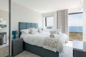 3 slaapkamers, een strijkplank/strijkijzer, wifi, beddengoed