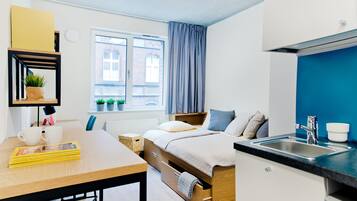 Standard Studio | Hypo-allergenic bedding, desk, free WiFi, bed sheets