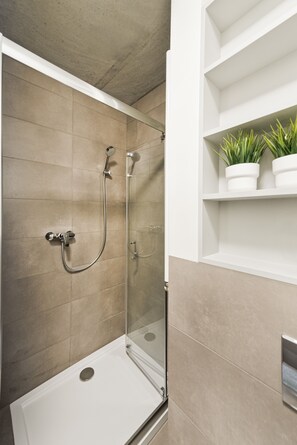 Douche, douche à « effet pluie »