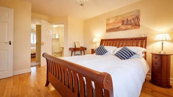 House | 4 bedrooms, iron/ironing board, free WiFi, bed sheets