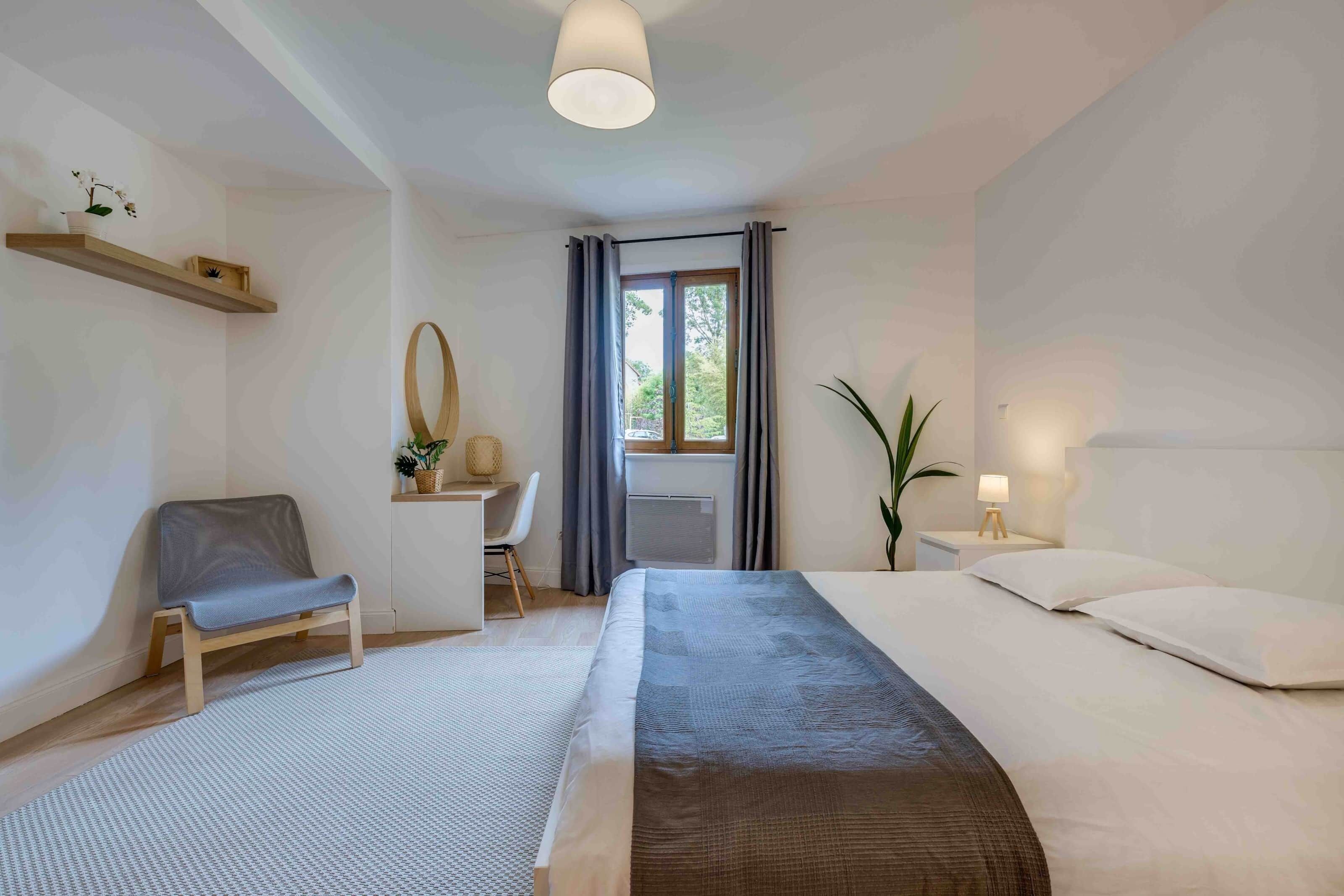 3 chambres, fer et planche à repasser, Wi-Fi, draps fournis