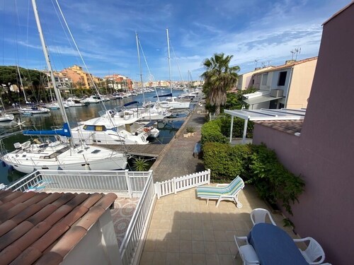 Centre CAP AGDE sur ILE PRIVEE, la marina OPortoDuCap.