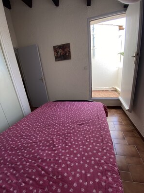 3 bedrooms, iron/ironing board