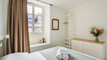 2 chambres, fer et planche Ă repasser, Wi-Fi gratuit, draps fournis