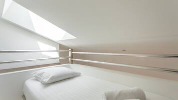 1 slaapkamer, een strijkplank/strijkijzer, gratis wifi, beddengoed