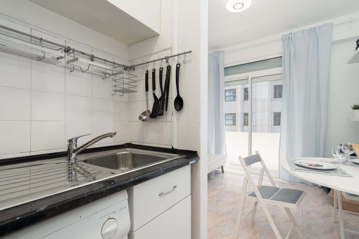 Køleskab, mikrobølgeovn, ovn, kogeplade