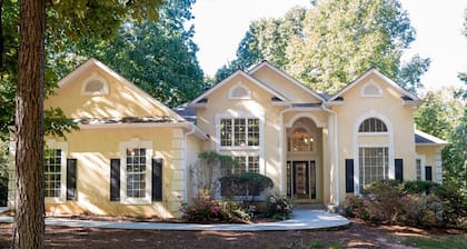 Spivey Manor · Sink into the Luxe Corner Tub at an Upscale, Spacious Home