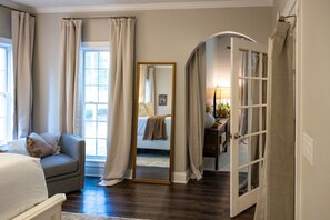 4 habitaciones, escritorio, tabla de planchar con plancha y wifi gratis