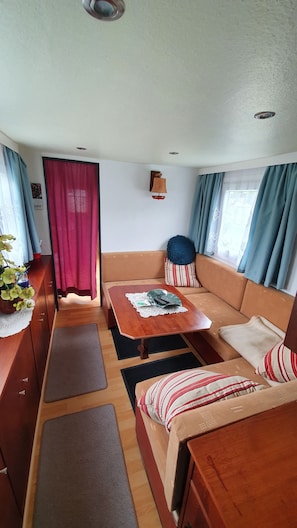 Smart-tv, boeken en een stereo