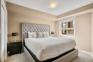 3 Schlafzimmer, Schreibtisch, Bügeleisen/Bügelbrett, WLAN