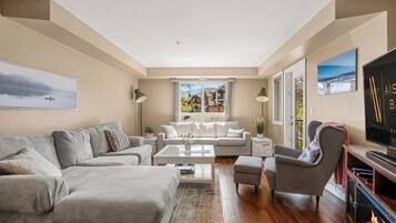 TV, Netflix, streaming services