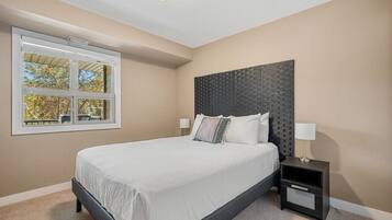 3 bedrooms, desk, iron/ironing board, WiFi