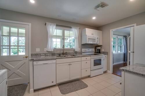 Lakehouse & Bungalow with beach access