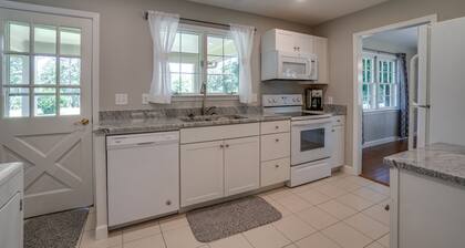 Lakehouse & Bungalow with beach access