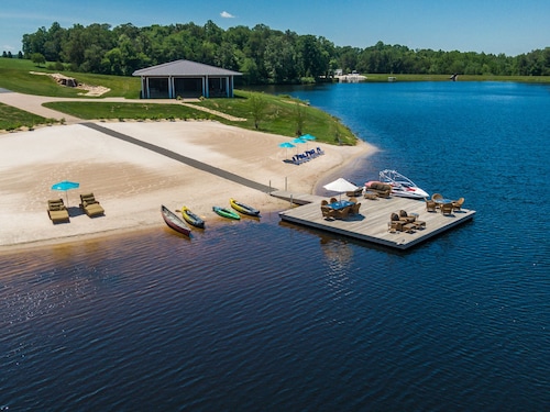 Lakehouse & Bungalow with beach access