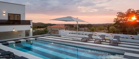 Outdoor pool, a heated pool