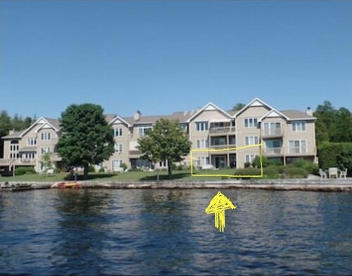 Sister Bay Waterfront 
2BR/2BA 
Ground level porch, lawn, pier, waterfront