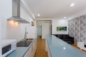 Fridge, microwave, coffee/tea maker, electric kettle