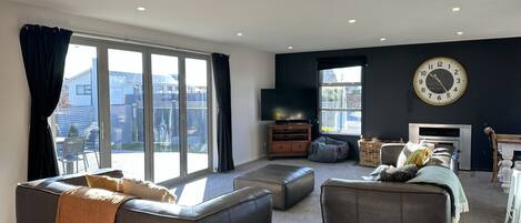 TV, fireplace